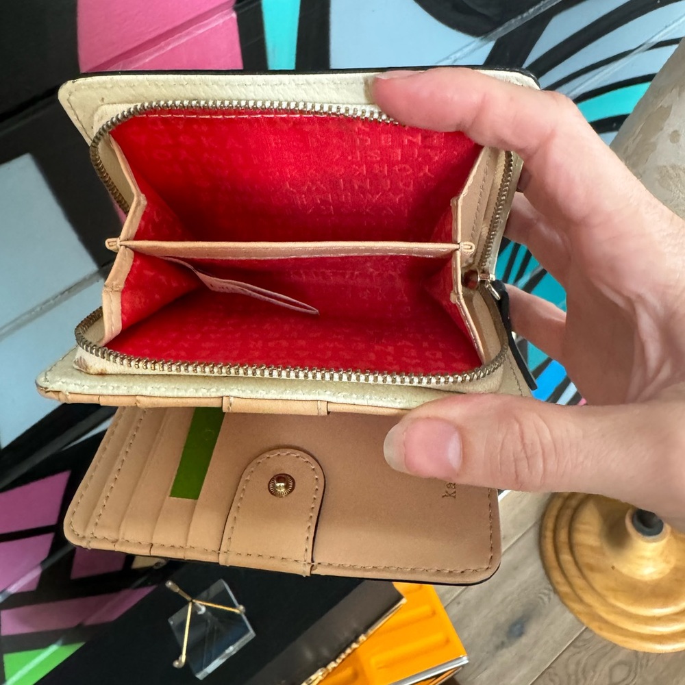 GUC kate Spade Black and Cream bifold wallet, retails $118 - Picture 8 of 10